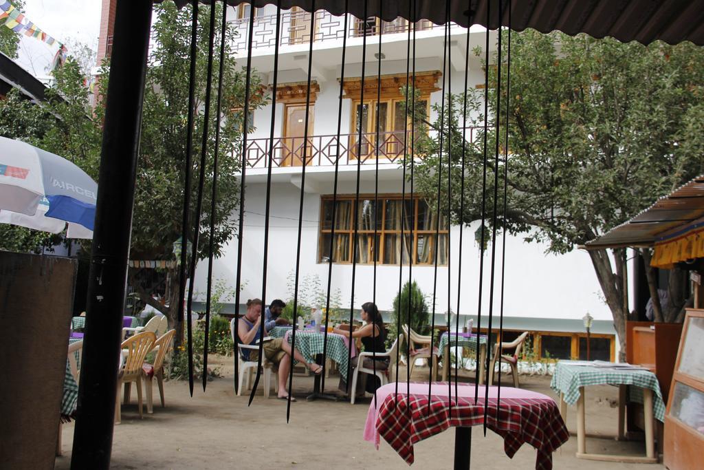Mentokling Guest House&Garden Restaurant Leh Exterior foto